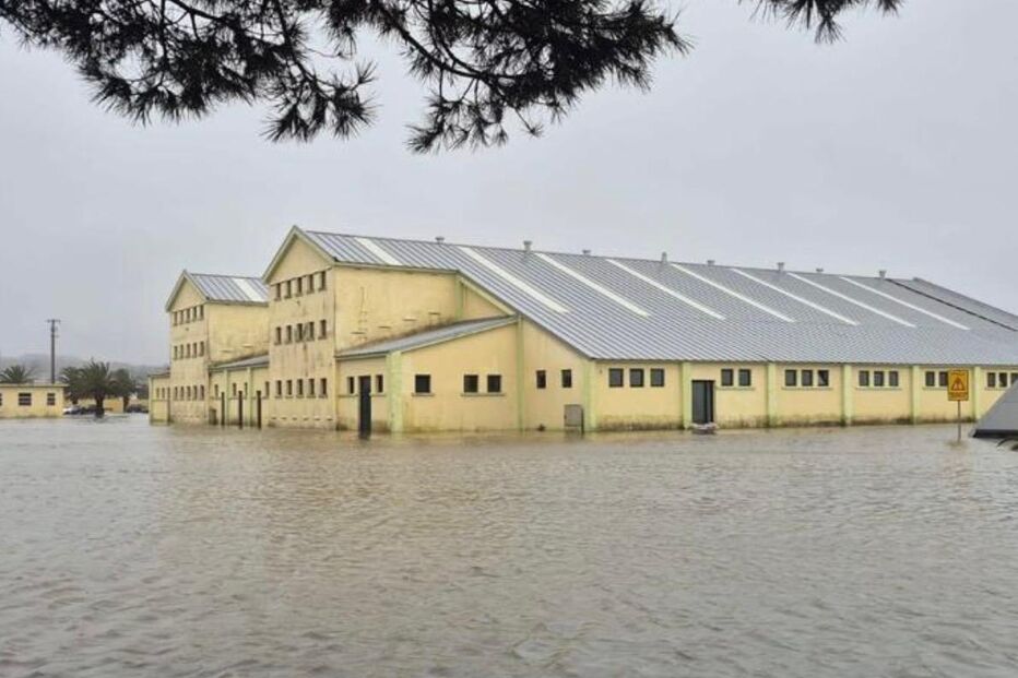 Regimento de Engenharia nº3 em Espinho inundado na sequência de um período de forte precipitação