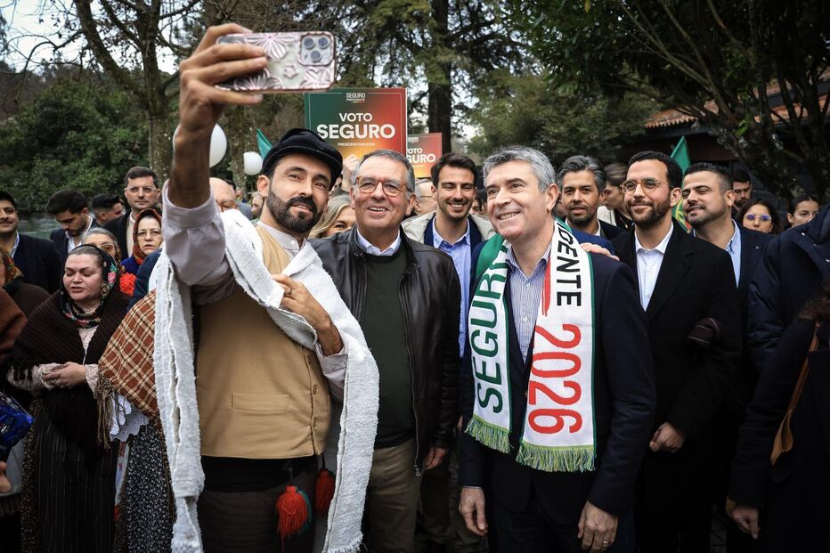 Carneiro espera que Seguro contribua para fazer Governo responder a propostas do PS