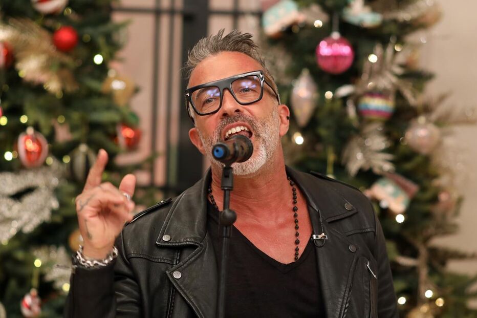 Gonzo dos Excesso partilha fotos do segundo filho, aos 53 anos