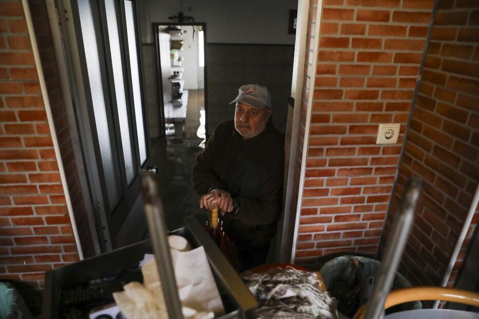 Morador em Figueiró do Campo enfrenta inundações com 