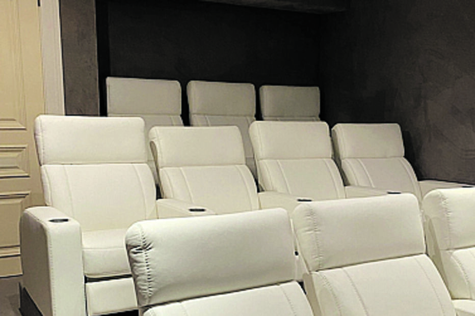 Moradia de luxo em Cascais, onde morava Gilbert Ondongo, arrematada por quase 11 milhões de euros