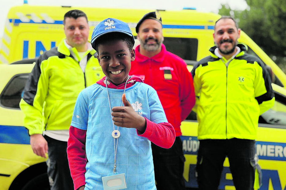 Rodrigo, futuro médico, salva a mãe seguindo instruções do INEM