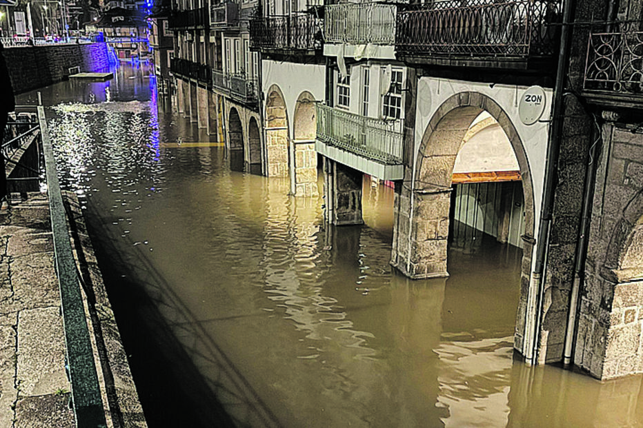Cheias em Portugal após chuvas fortes e avisos vermelhos nos rios Tejo, Mondego e Sado