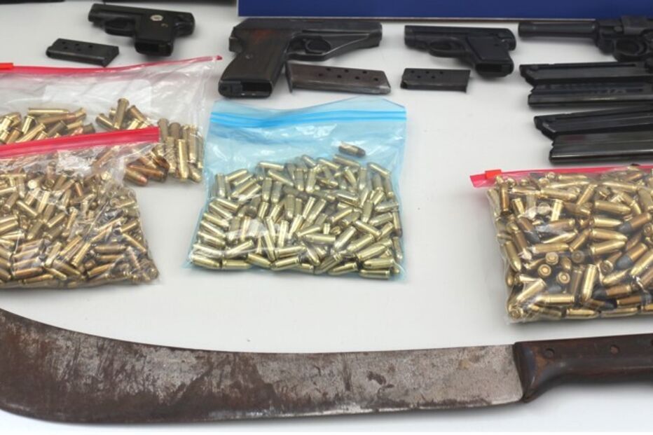 Quatro detidos por suspeita de envolvimento em tráfico de drogas e armas