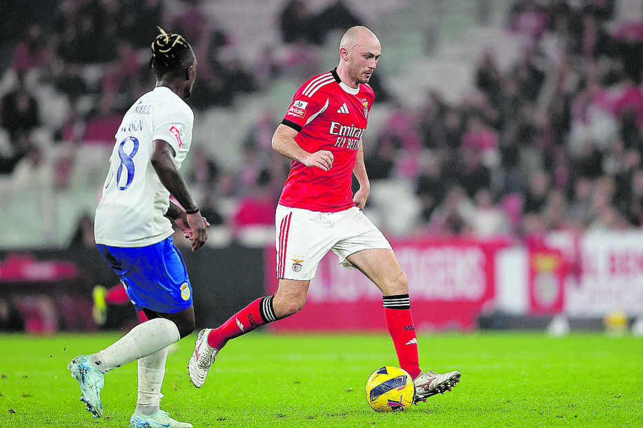 Aursnes falha jogo com Santa Clara e pode não jogar na Champions