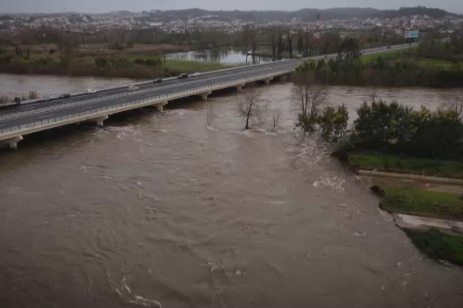 Casas estão alagadas e continuam em risco de inundar em Montemor-o-Velho