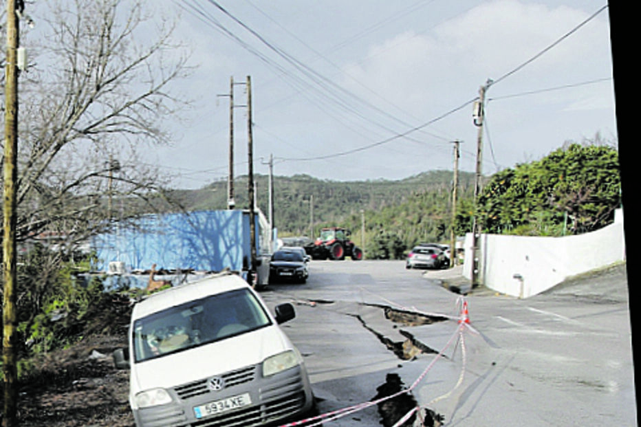 Rua do stand de Casinhas e de acesso à casa da estrela da TVI 