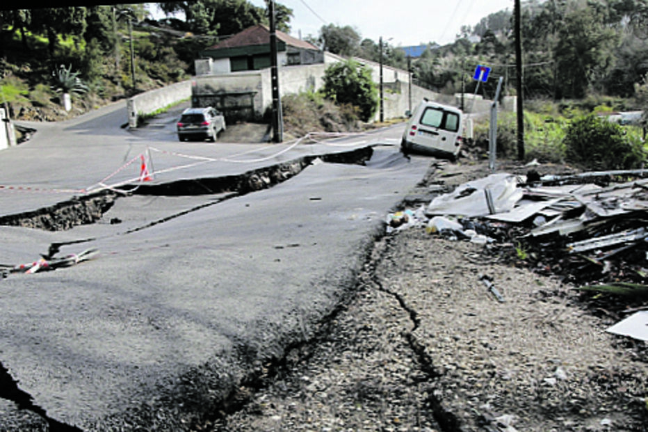 Rua do stand de Casinhas e de acesso à casa da estrela da TVI 