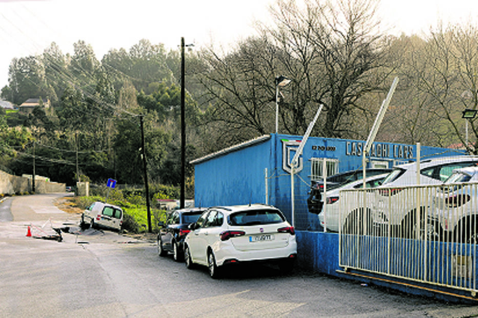 Rua do stand de Casinhas e de acesso à casa da estrela da TVI 