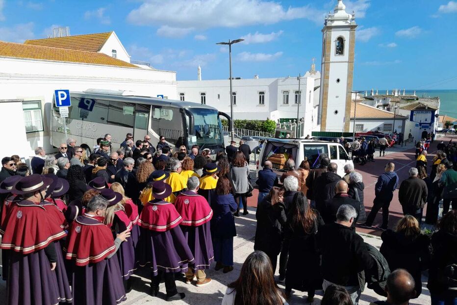 Multidão presente na despedida do antigo autarca de Albufeira