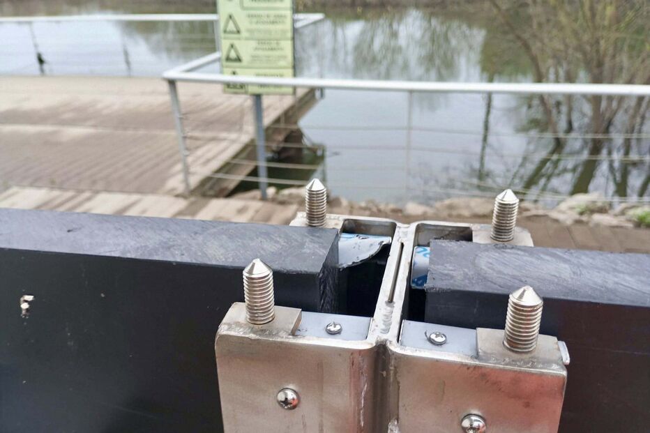 Peças furtadas de sistema que permite drenar água e evitar cheias