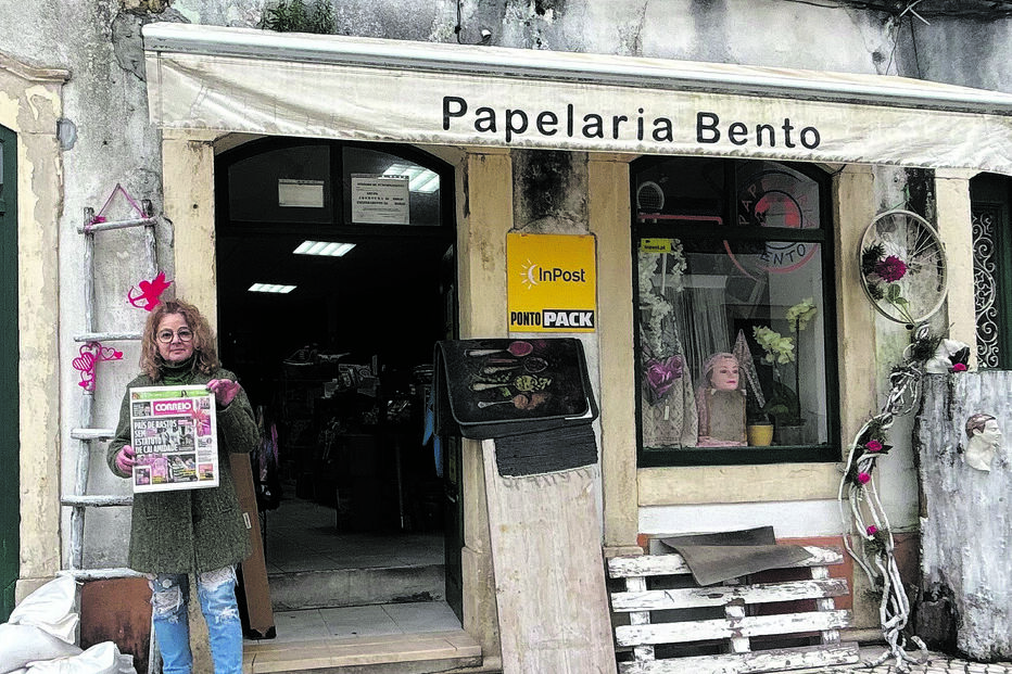 Rosa Bento, comerciante de Montemor-o-Velho, lamenta restrições à venda de imprensa durante as cheias