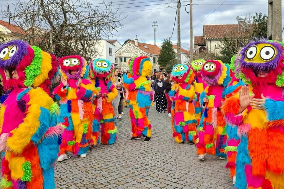 Desfile de Carnaval, em Cabanas de Viriato.