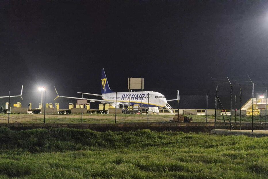 Suspeita de incêndio em avião ativa alerta vermelho no aeroporto de Faro