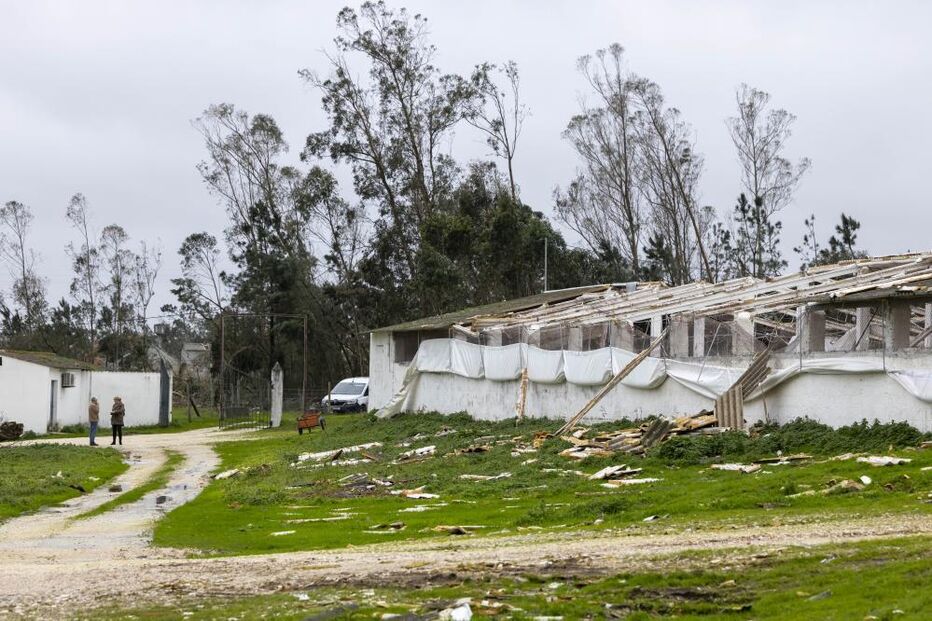Empresas em Leiria retomam produção com lonas e geradores