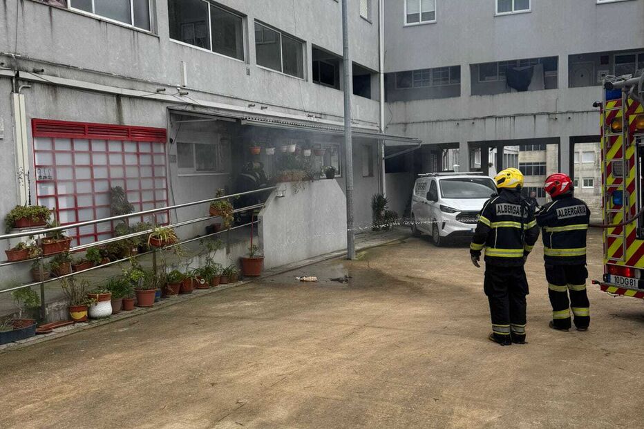 Idosa desalojada após incêndio em Albergaria-a-Velha