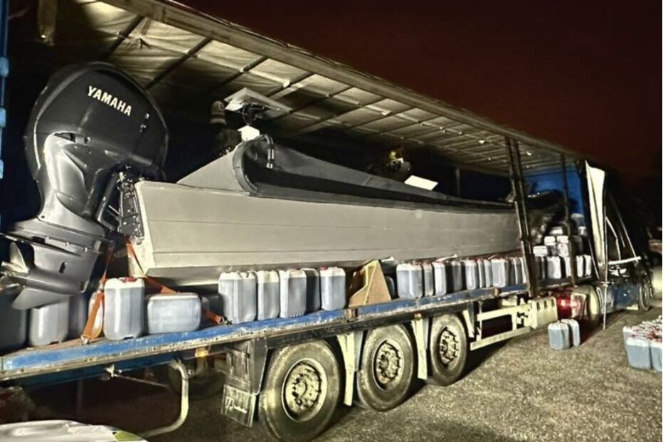 GNR apreende lancha e material suspeito de ligação ao tráfico de droga