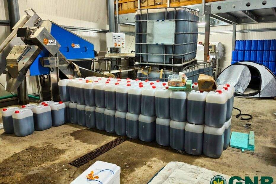 Apreensão da GNR: lancha, telefones satélite, vestuário, material diverso e mantimentos