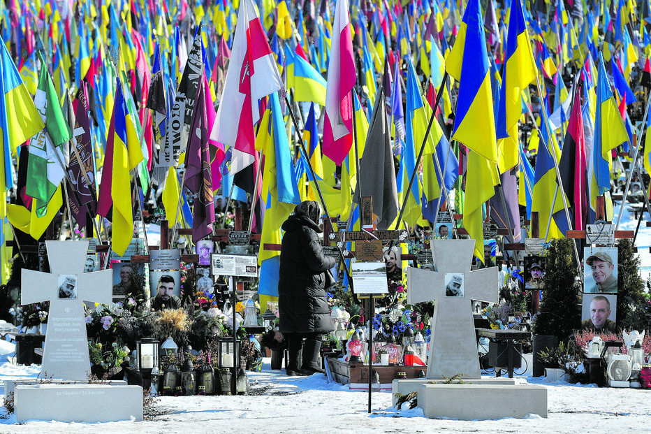 A poucos dias do quarto aniversário da invasão, ucranianos lembram militares mortos na guerra