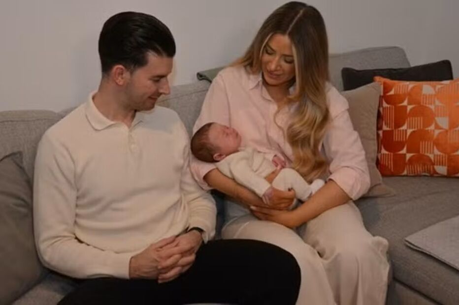 Hugo, o primeiro bebé do Reino Unido após transplante de útero de uma mulher falecida