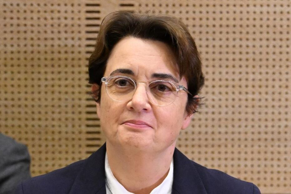 Laurence des Cars deixa a direção do Louvre após furto de joias