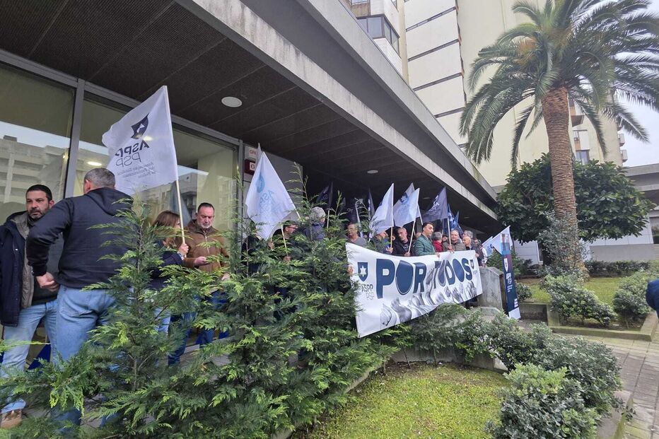 Cerca de 150 agentes da PSP reúnem para contestar modelo de gestão do Comando Distrital do Porto