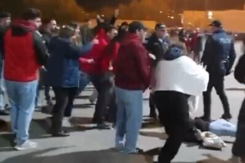 Tensão na Pedreira entre adeptos do Sp. Braga e a PSP: intervenção policial derrubou um apoiante arsenalista