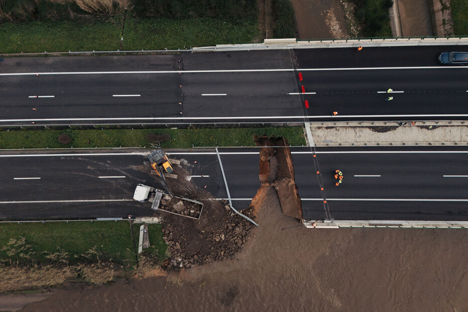 Colapso na A1 causa interdição e trabalhos de recuperação urgentes