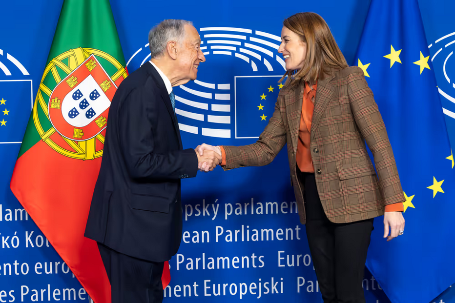Presidente da República à chegada a Bruxelas, recebido por Roberta Metsola, presidente do Parlamento Europeu