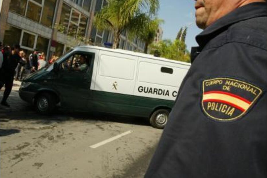 Operação policial com agentes da Guardia Civil e reforço da Polícia Nacional
