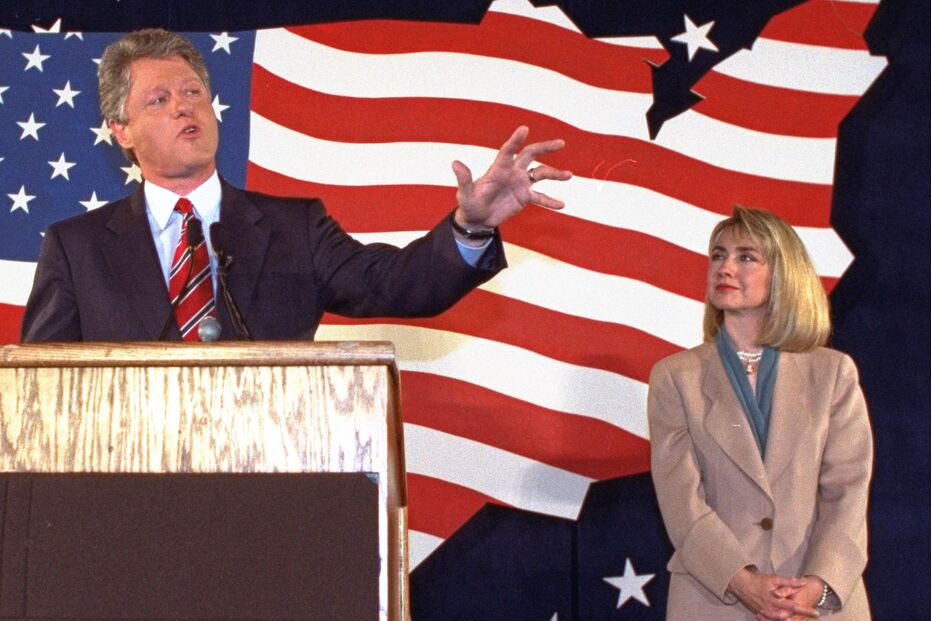 Bill Clinton nega irregularidades perante o comité do Congresso