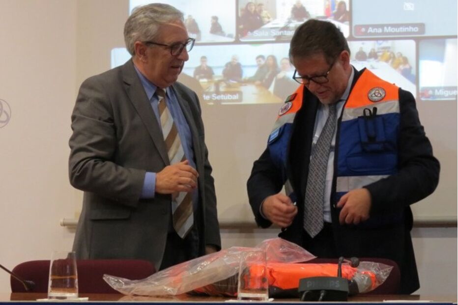 Luís Neves aprova equipamento de proteção civil para época de fogos