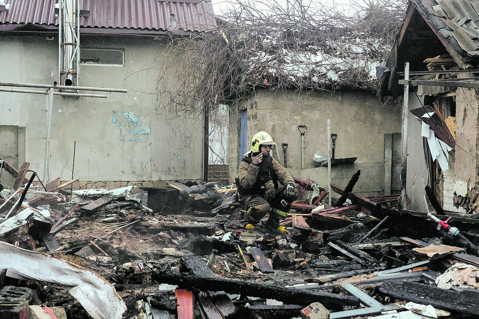Bombeiros foram atacados por drones quando estavam a combater o incêndio