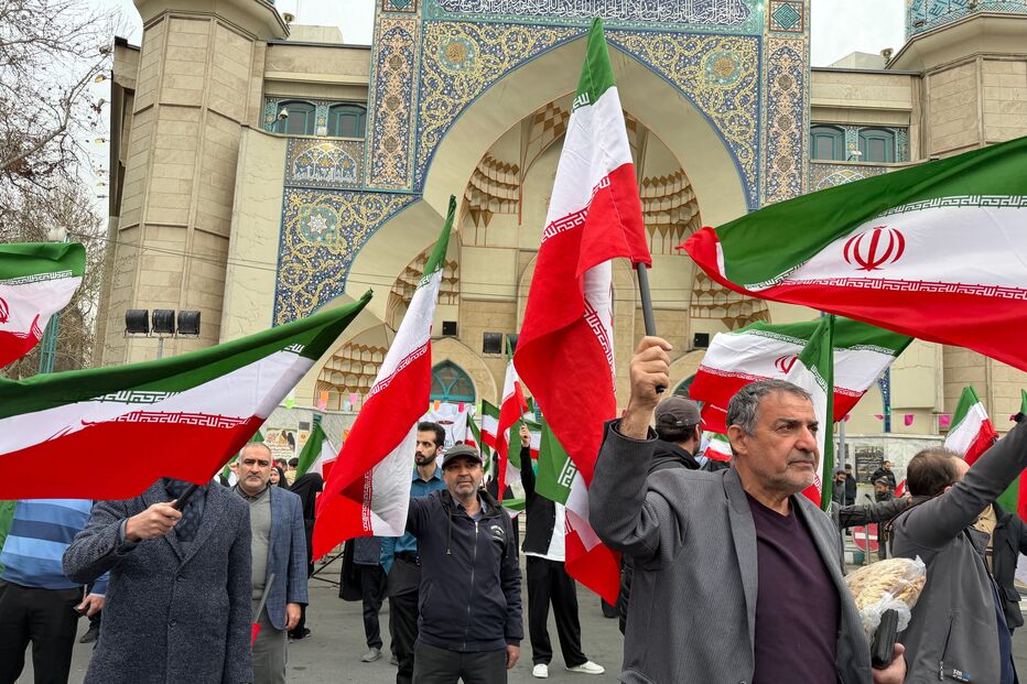 Protestos no Irão após ataques dos EUA e Israel no Médio Oriente