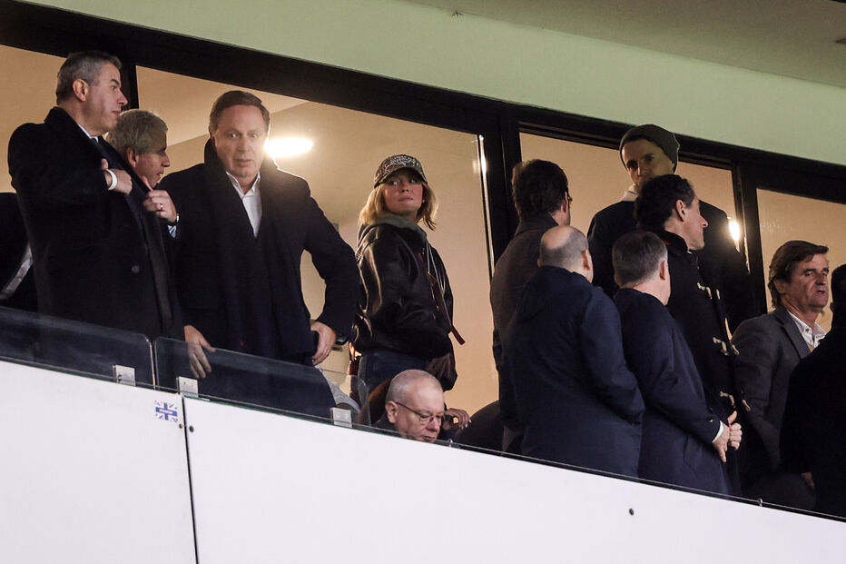Sydney Sweeney e Leo Woodall em Alvalade no Sporting-Estoril