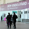 <![CDATA[ PSP detém estrangeiro com passaporte falso no Aeroporto Gago Coutinho em Faro ]]>