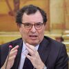 <![CDATA[ "Crescer mais durante 20 anos é mudar Portugal": ministro da Economia traça meta para recuperar atraso económico ]]>