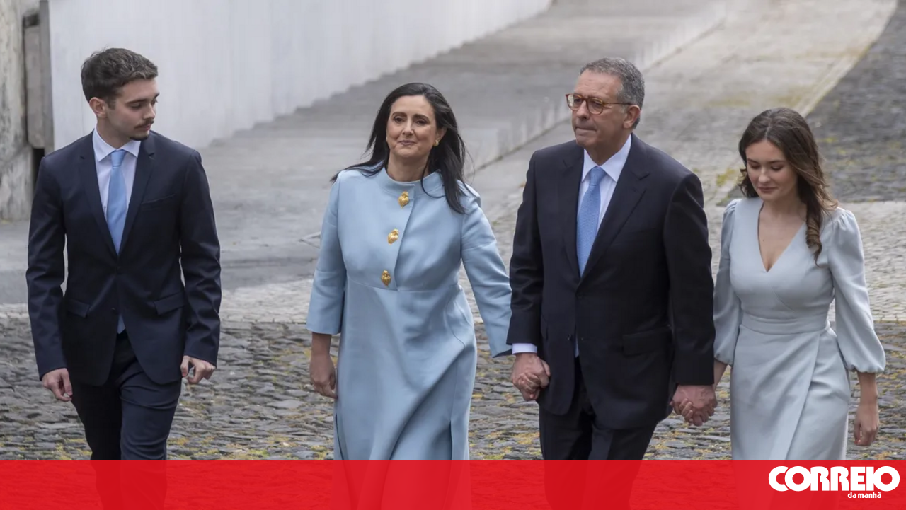 Why did Margarida Maldonado Freitas wear blue at the inauguration? The possible meaning