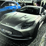 Condutor foi detido após incidente com Aston Martin de luxo