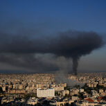 Fumo provocado por ataques aéreos israelitas no Líbano