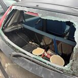 Carro atingido com tiros de cacadeira em Messines