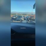 Suspeitos em fuga na Ponte 25 de Abril ferem polícia e acabam intercetados. Momento foi filmado