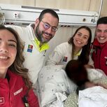 Mãe e bebé acompanhados pelos bombeiros da Moita e médicos da VMER do Barreiro