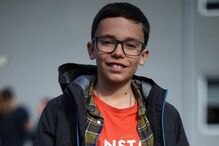 Rodrigo tem 12 anos, quer ser inspetor da polícia e usa um 'kit' de primeiros socorros