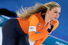 Jutta Leerdam arrecada 200 mil euros por fato usado nos Jogos Olímpicos de Inverno