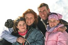 Família real britânica, incluindo as princesas Beatrice e Eugenie