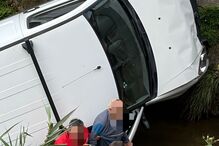 Dois feridos em despiste de carro seguido de queda para ribeira em Ovar