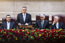 Seguro pede 'compromisso político claro' para Portugal. Presidente de tudo fará 'para estancar frenesim eleitoral'