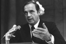 Morreu Alexander Butterfield, assessor de Nixon que revelou gravações do caso Watergate