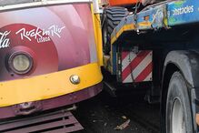 Camião colide com elétrico Rock in Rio em Lisboa